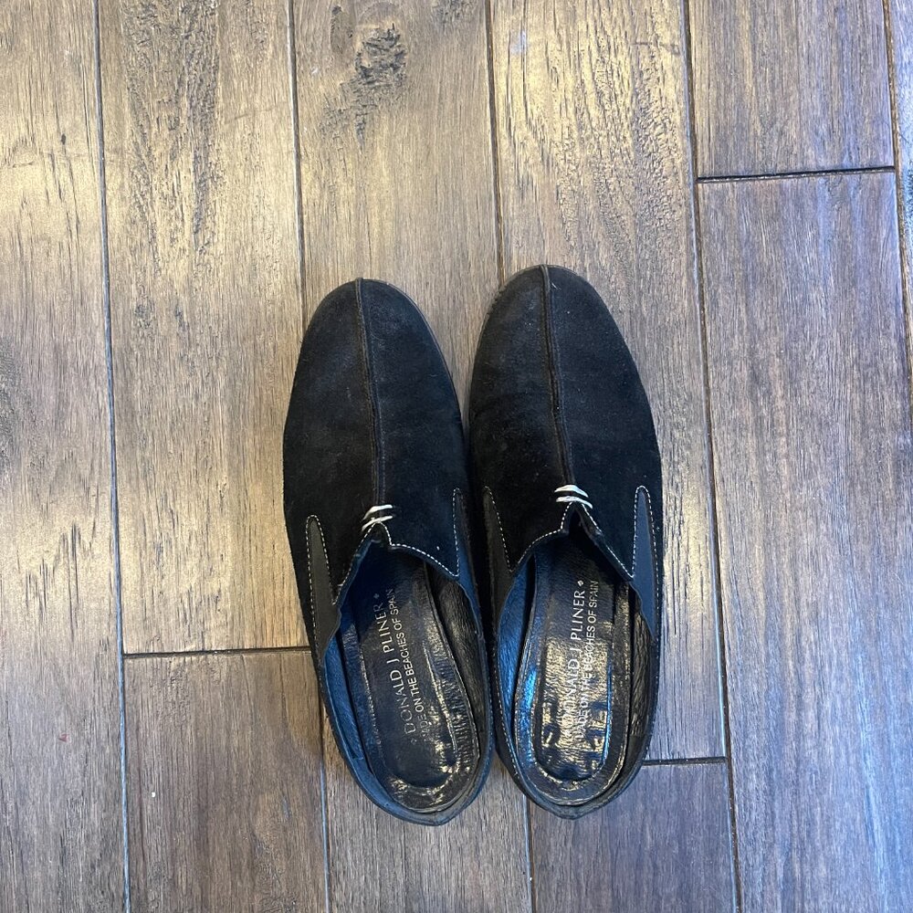 Donald J Pliner 8.5 M suede slip ons